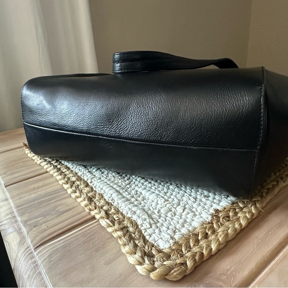 Wanderers Travel Co Gemma Large Tote Handbag Black Cow Leather Magnet Closure - Picture 3 of 15